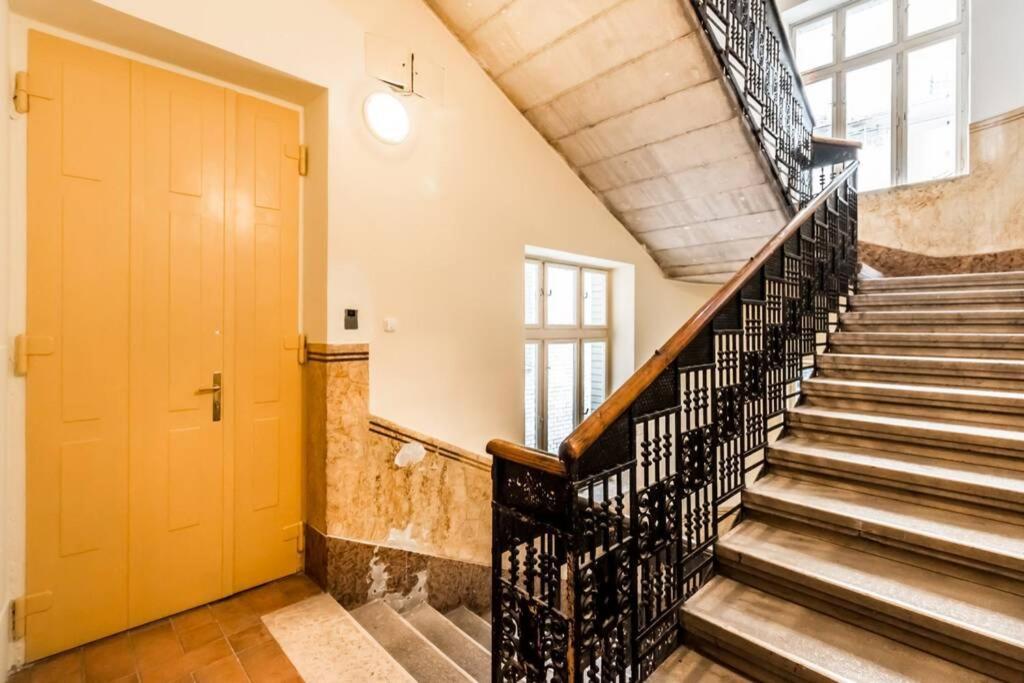 Best Located, 150 M2 5 Bedrooms Apt., Budapest Exterior foto