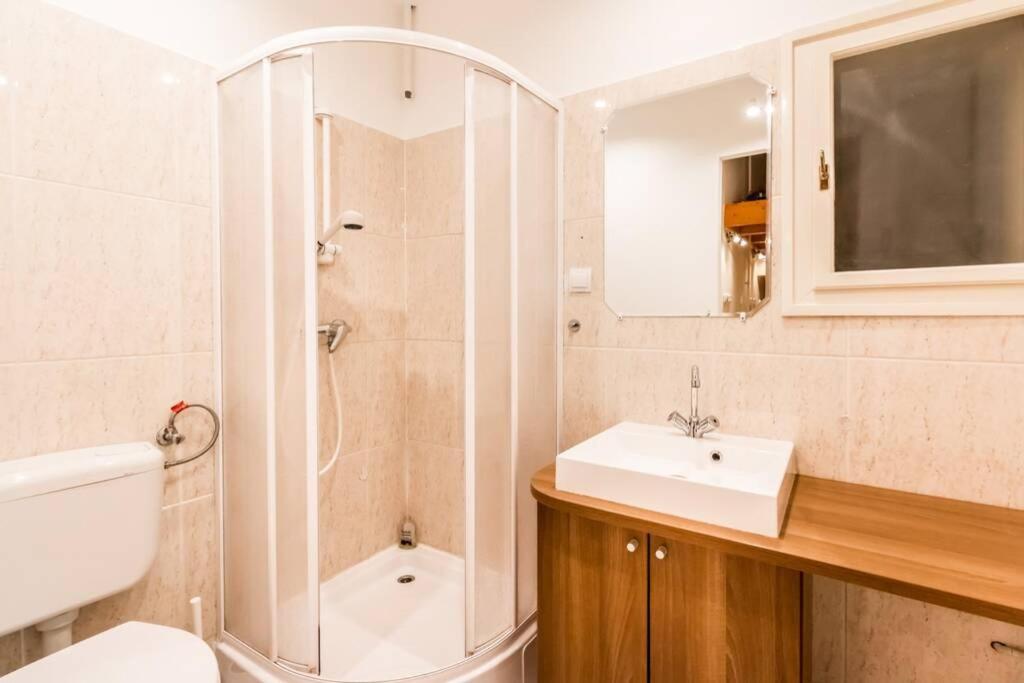 Best Located, 150 M2 5 Bedrooms Apt., Budapest Exterior foto